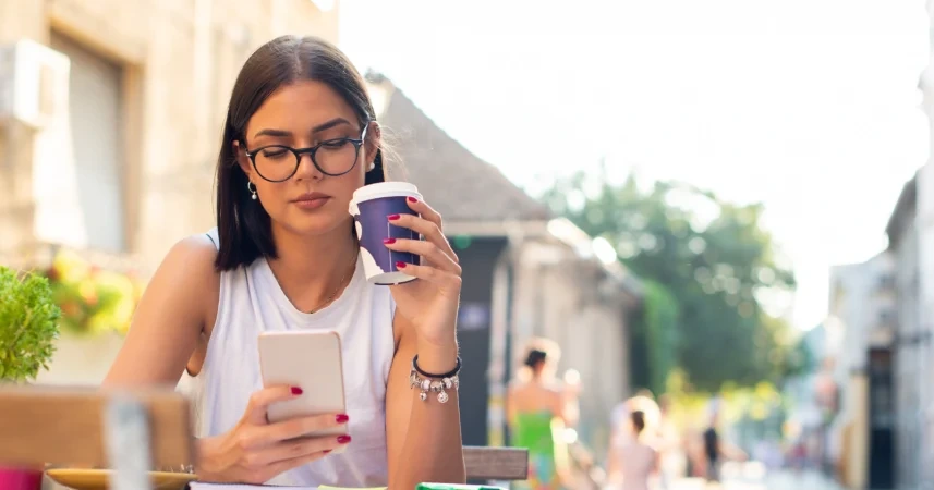 social media silent scroller traits